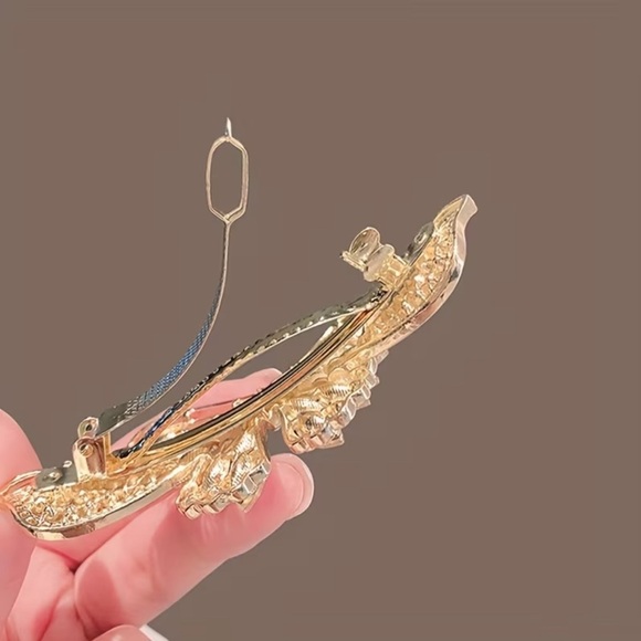 Elegant Gold Butterfly Hair Clip. Cute Butterfly Hair Accessories ? main image 4